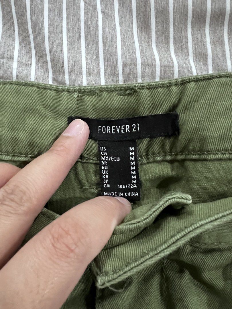Forever 21 Patchwork Cargo Pants Green (Category: Other Bottoms) located in Cebu City. Submitted by preloved.mae (Listing ID 1461579989, Image 2). Description: - Features a drawstring waist for adjustable fit - Multiple cargo pockets for practicality.