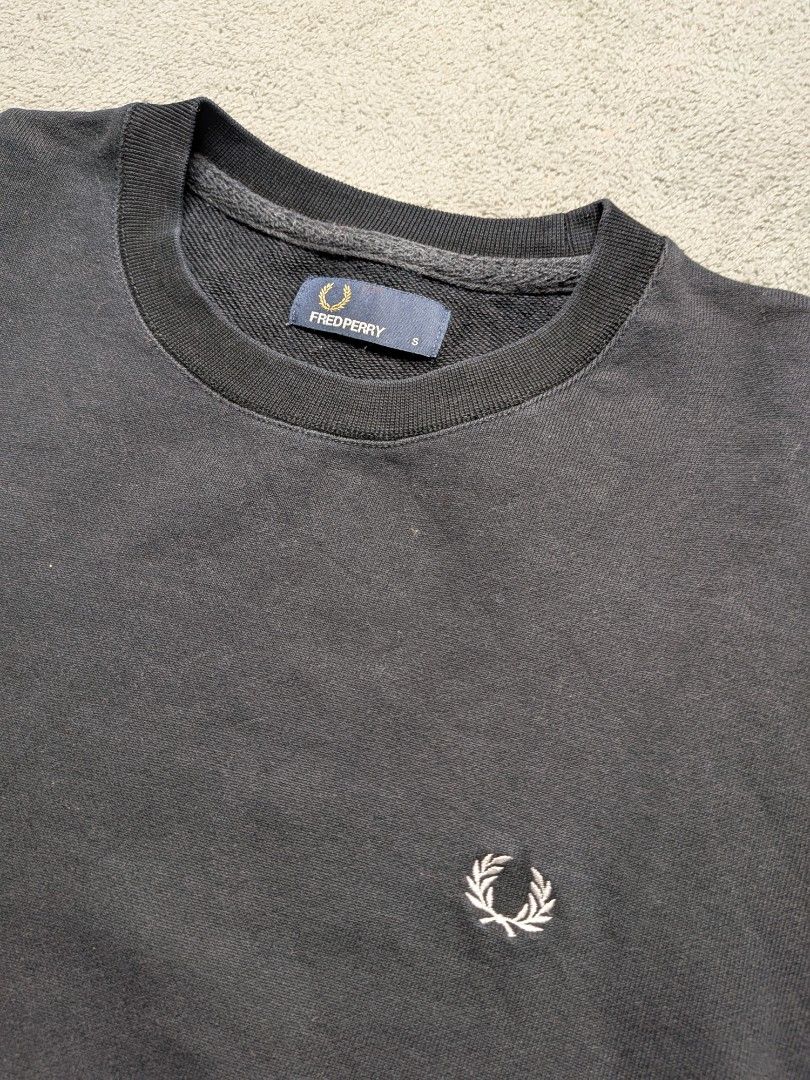Fred Perry Crewneck Sweatshirt - Black - Size S (Category: Coats, Jackets and Outerwear) located in Paniqui. Submitted by fndrs.kprs.ph (Listing ID 1461733991, Image 2). Description: Fred Perry Sweatshirt Size on tag: Small 20.5x26 Color rate: 9/10 Excellent Condition No flaws .