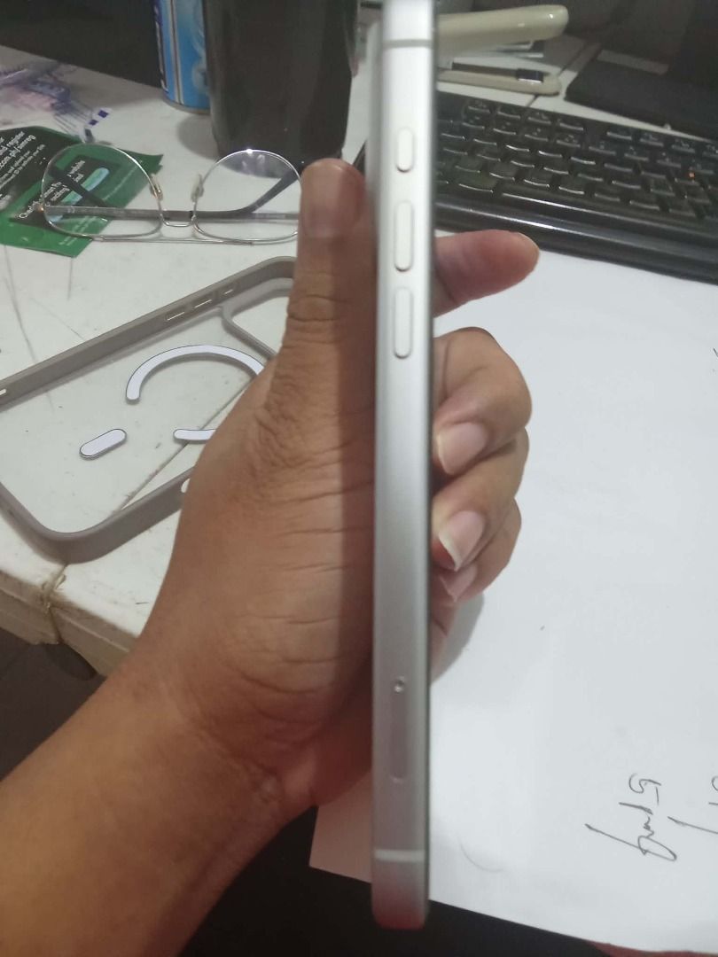 FS - Iphone 17 pro max (67k negotiable) (Category: iPhone 17 Series) located in Caloocan City. Submitted by silverstone.d26 (Listing ID 1461618439, Image 3). Description: FS - Iphone 17 pro max (68k negotiable), with original box and original cable - 100BH - 35 CC - no SIM restriction - contact 09199672467.