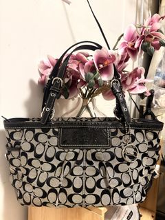 (Category: ) located in . Submitted by chic_coach (Listing ID 1461660681, Image 1). Description: .