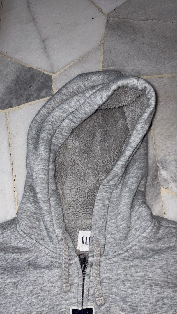 Gap (Category: Hoodies) located in Baling. Submitted by bangbil_ (Listing ID 1461636897, Image 3). Description: P21 L24.