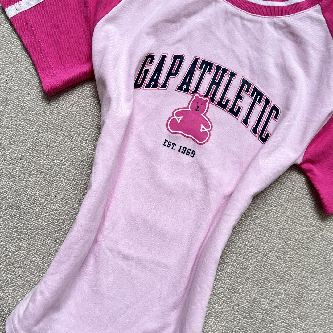 gap athletic pink raglan babytee top (Category: Shirts) located in Limay. Submitted by budolfindsrawrawr (Listing ID 1461585635, Image 3). Description: g4p athletic pink raglan babytee top - xs on tag l20.5 b30-32 - in excellent condition .