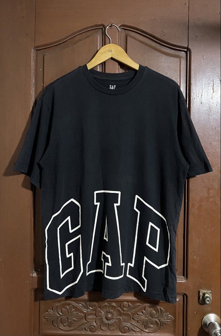 Gap Big Print Black Shirt (Category: Tshirts & Polo Shirts ) located in Manila. Submitted by thriftpoint99 (Listing ID 1461772317, Image 1). Description: 22.5x29 Issue minimal hairline only Excellent condition.