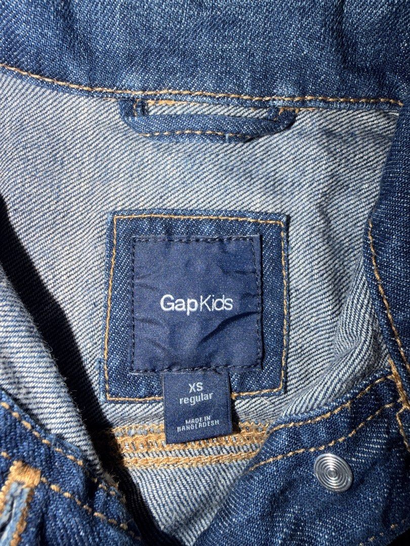 GAP Denim Jacket (Category: Babies & Kids Fashion) located in Caloocan City. Submitted by mrynn_declutter (Listing ID 1461630899, Image 2). Description: Fits 2-4 years old.