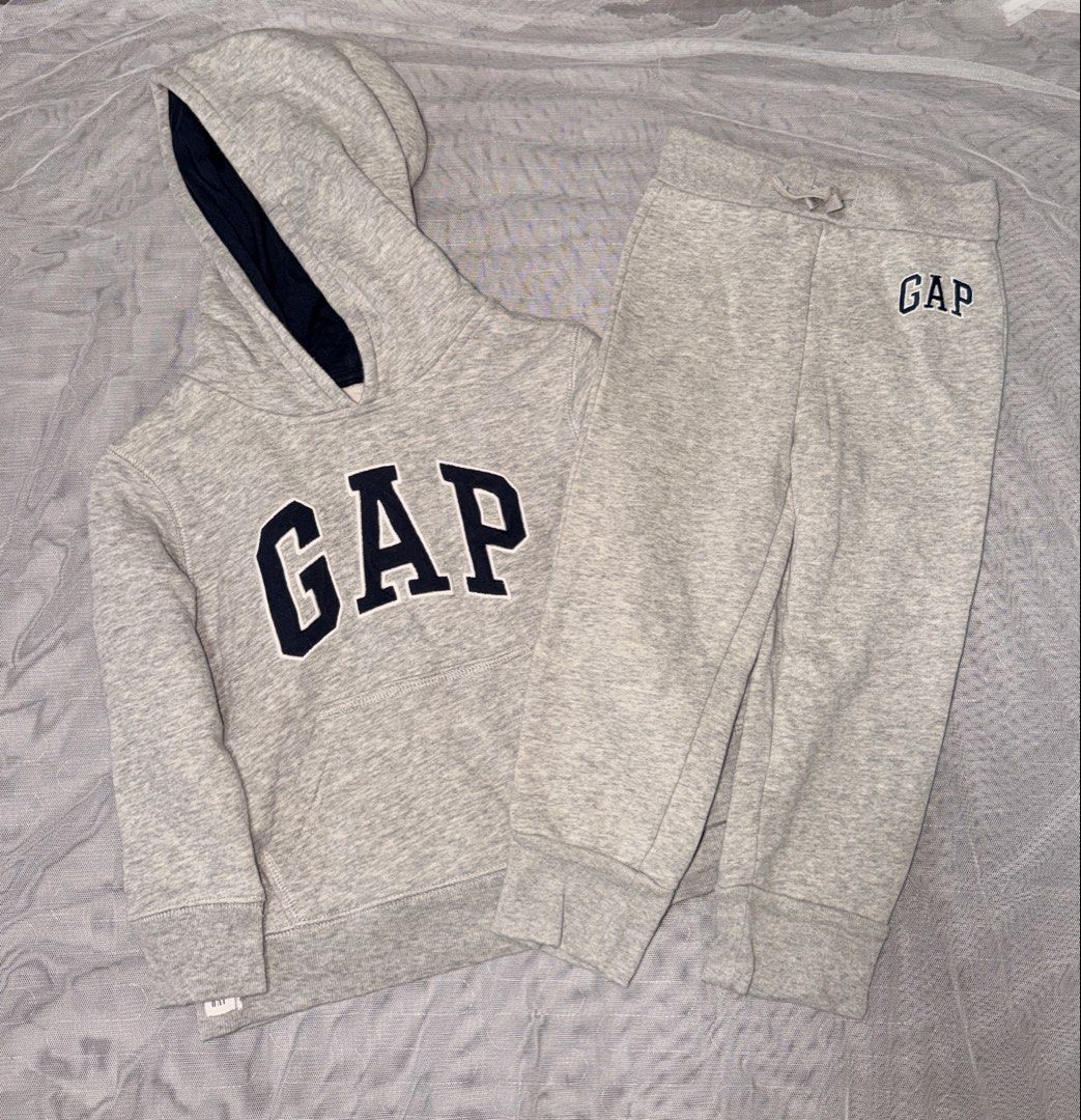 GAP Hoodie Set (Category: Babies & Kids Fashion) located in Caloocan City. Submitted by mrynn_declutter (Listing ID 1461622214, Image 1). Description: Size 2-4 yo.