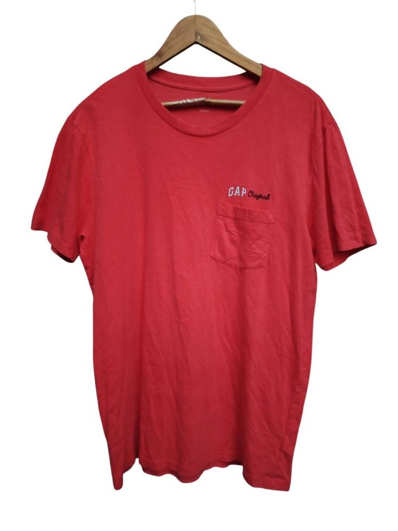 GAP Original Red Pocket T-Shirt (Category: Tshirts & Polo Shirts ) located in San Carlos. Submitted by cprelovey (Listing ID 1461585497, Image 2). Description: - Classic red GAP t-shirt - Features 'GAP Original' logo on chest pocket - Simple and comfortable design - Perfect for casual wear - Great fit.