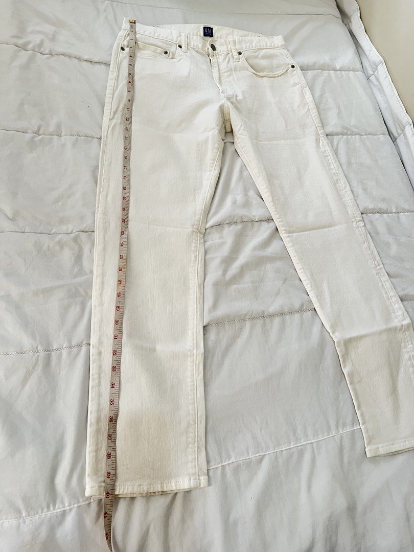 GAP Slim Fit White Jeans 32x32 (Category: Jeans) located in Makati City. Submitted by esila.essentials (Listing ID 1461793335, Image 2). Description: - GAP White Slim Fit Jeans - Size: 32x32 - Material: Sturdy Denim - Classic, versatile staple for any wardrobe - Easy to pair with various tops - Suitable for casual outings or dressing up.