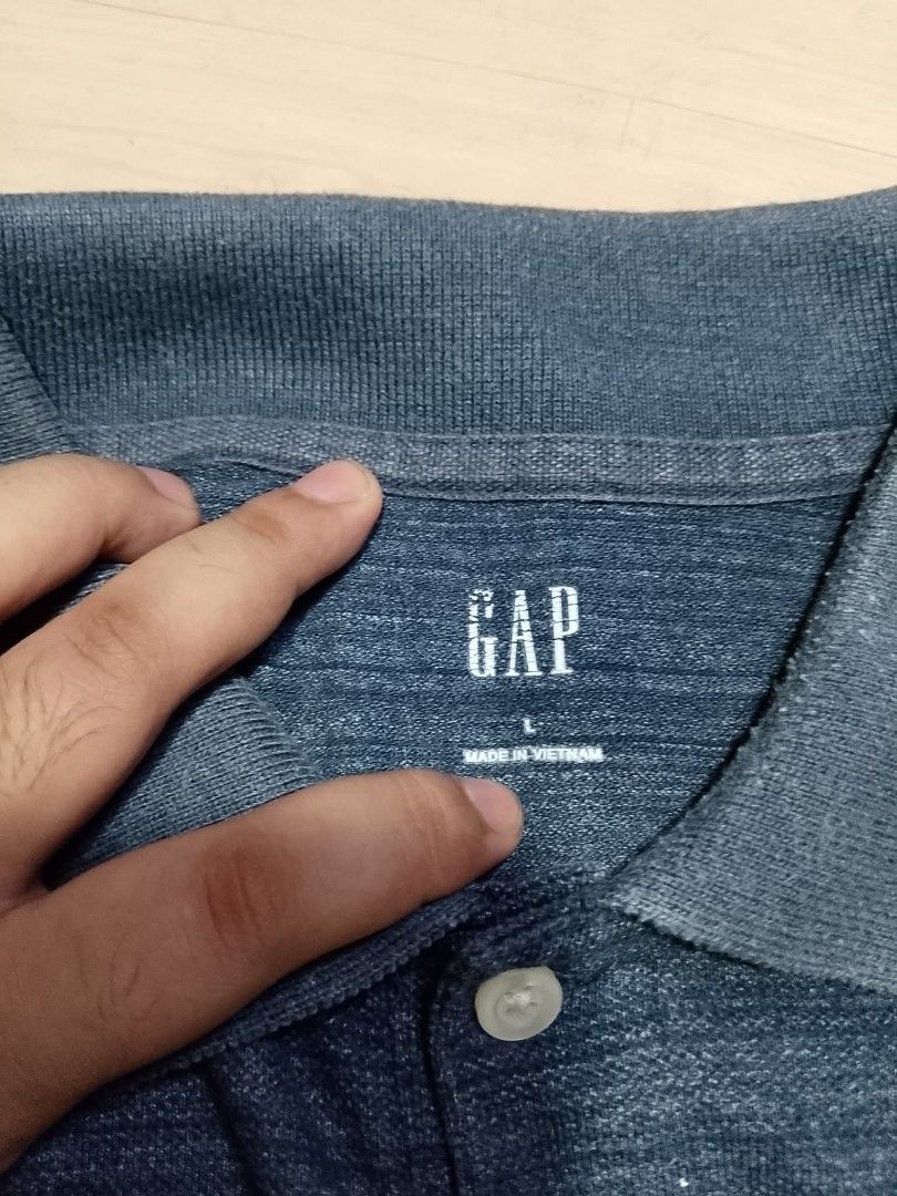 GAP TEXTURE KNIT POLO SHIRT (Category: Tshirts & Polo Shirts ) located in Mexico. Submitted by thethrift010203 (Listing ID 1461651953, Image 2). Description: AUTHENTIC/LEGIT GAP TEXTURE KNIT POLO SHIRT Color : BLUE Fabic : 74% COTTON 24% POLYESTER 2% Spandex Size on tag: LARGE kasya sa LARGE to XL fit sa XXL Sobrang ganda, Comfortable Width : 22.6 Length : 31.2 Condition : EXCELLENT condition Issue : NO ISSUE MOP : GCASH Ship via J&T Price :₱550+