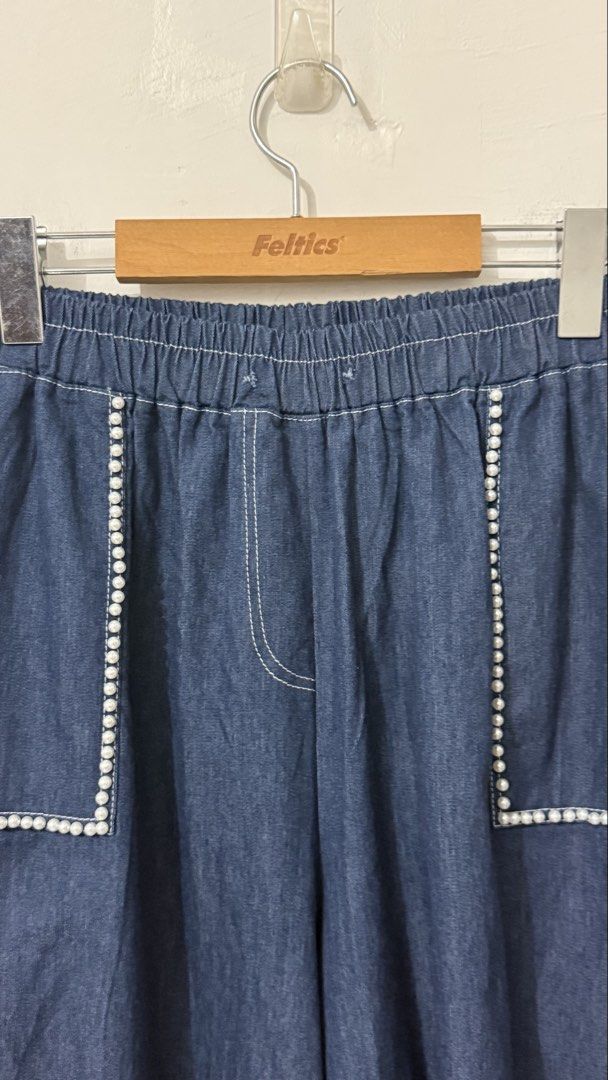 Garterized soft denim wide pants (Category: Other Bottoms) located in Cordova. Submitted by thedecluterrer (Listing ID 1461600536, Image 2). Description: .