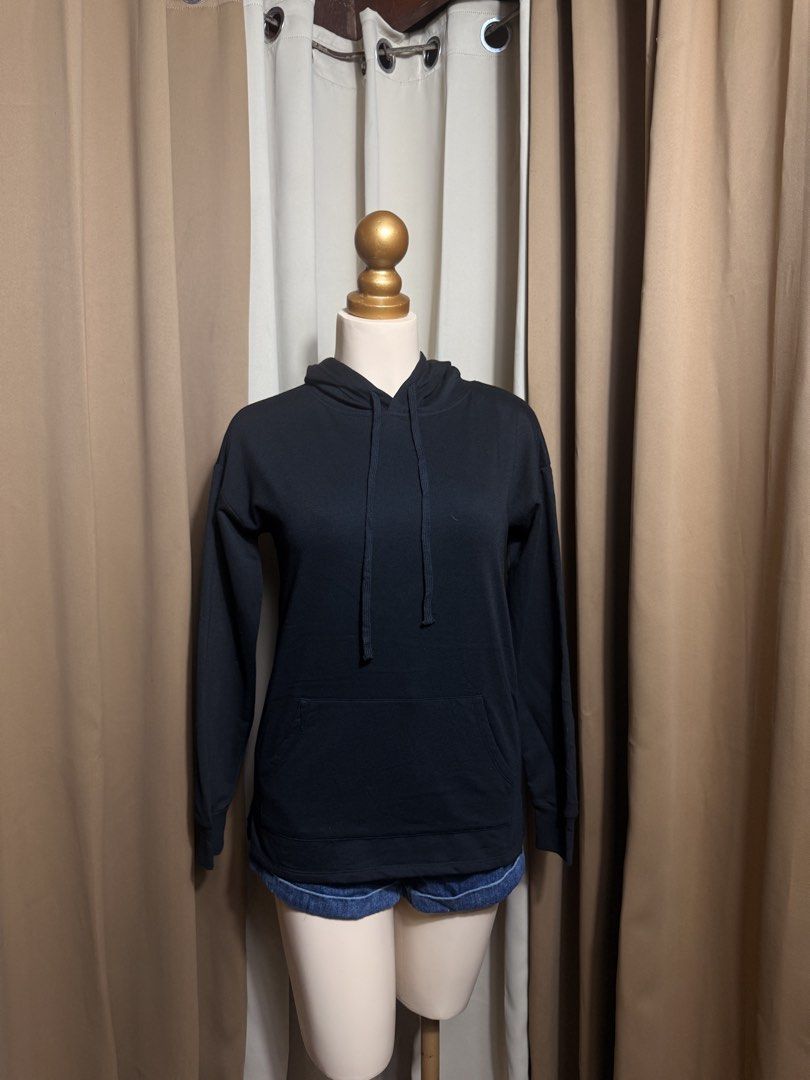 George Unisex Plain Hoodie (Category: Coats, Jackets and Outerwear) located in Pateros City. Submitted by jnnhfrnndz (Listing ID 1461668220, Image 1). Description: George Super good/high quality Unisex Freesize up to Med Need wash ✨ NEW ARRIVALS! ✨ BRANDED HOODIES & SWEATERS 🧥💗 📌 UKAY ITEMS / PRELOVED 📌 Please MANAGE YOUR EXPECTATIONS — these are ukay pieces, so may possible signs of usage, minor stains, fading, or other imperfections. 📌 ALL