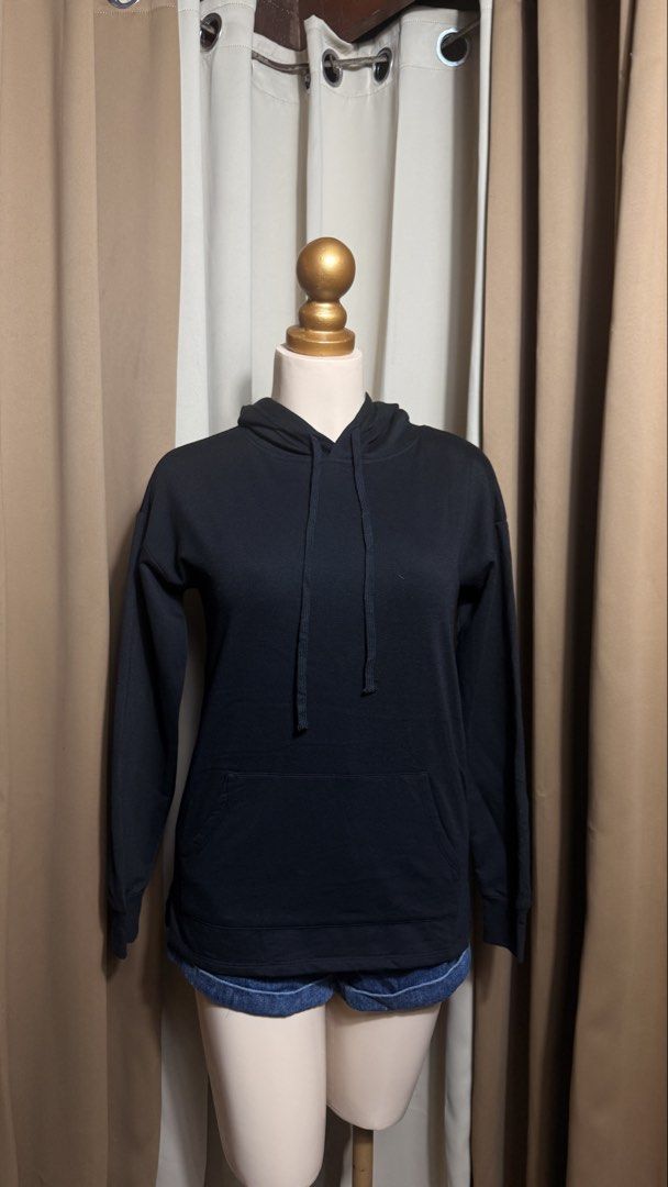 George Unisex Plain Hoodie (Category: Coats, Jackets and Outerwear) located in Pateros City. Submitted by jnnhfrnndz (Listing ID 1461668220, Image 2). Description: George Super good/high quality Unisex Freesize up to Med Need wash ✨ NEW ARRIVALS! ✨ BRANDED HOODIES & SWEATERS 🧥💗 📌 UKAY ITEMS / PRELOVED 📌 Please MANAGE YOUR EXPECTATIONS — these are ukay pieces, so may possible signs of usage, minor stains, fading, or other imperfections. 📌 ALL