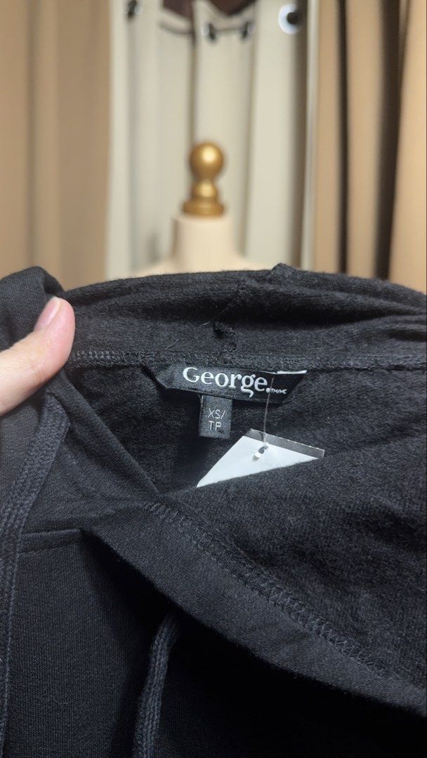 George Unisex Plain Hoodie (Category: Coats, Jackets and Outerwear) located in Pateros City. Submitted by jnnhfrnndz (Listing ID 1461668220, Image 3). Description: George Super good/high quality Unisex Freesize up to Med Need wash ✨ NEW ARRIVALS! ✨ BRANDED HOODIES & SWEATERS 🧥💗 📌 UKAY ITEMS / PRELOVED 📌 Please MANAGE YOUR EXPECTATIONS — these are ukay pieces, so may possible signs of usage, minor stains, fading, or other imperfections. 📌 ALL