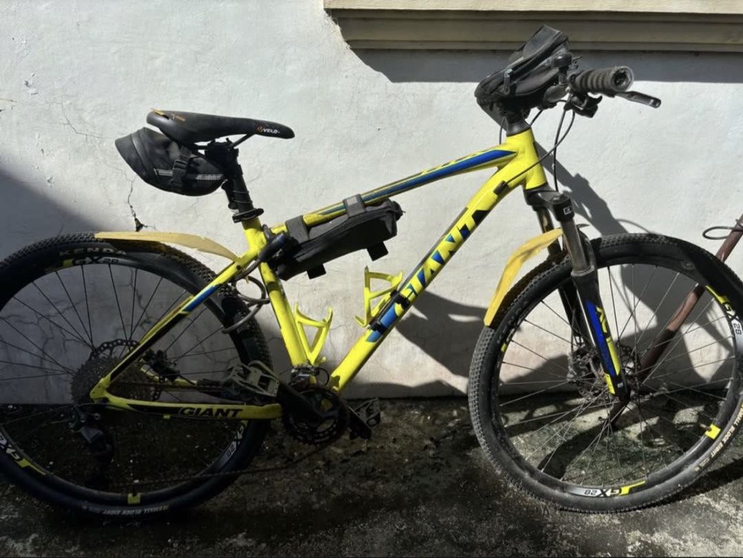 Giant ATX Deore 27.5 Medium Yellow (Category: Bicycles) located in Manila. Submitted by geofmloza (Listing ID 1461720429, Image 2). Description: PRICE: ₱12,000 LOCATION: Bacoor, Cavite SPECS & UPGRADES: Frame: Giant ATX Aluminum (Size Medium, Yellow) Wheelset: 27.5 Stock rims with Speedone Soldier Oilslick Hubs (32H, 6 Pawls - Tunog Mayaman!) Drivetrain: Shimano Deore M4100 2x10 Setup • RD: Shimano Deore M4120 SGS • FD: Shimano Deore M4100-M • Sh