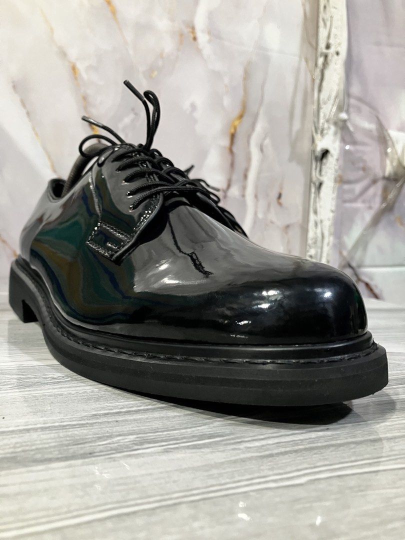 GIBSON BLACK LEATHER SHOES SIZE 9.5 MEN (Category: Casual Shoes) located in General Mariano Alvarez. Submitted by adonid (Listing ID 1461630690, Image 2). Description: GIBSON BLACK LEATHER SHOES ORIGINAL GIBSON BLACK LEATHER SHOES GOOD CONDITION NORMAL SIGN OF USAGE ONLY SIZE 9.5 MEN.
