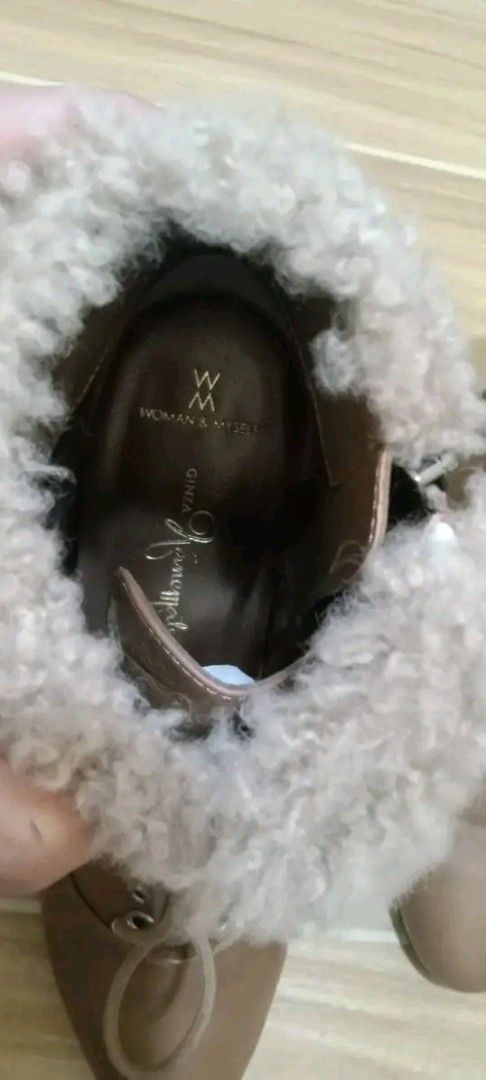 Ginza (Category: Boots) located in Gapan. Submitted by montesnora80204 (Listing ID 1461594070, Image 3). Description: - Brown leather ankle boots - Cozy fluffy trim - Lace-up front and side zip for easy wear - Moderate heel height - Made in Japan - Super cute and warm for cooler weather - Adds a stylish touch to any outfit.