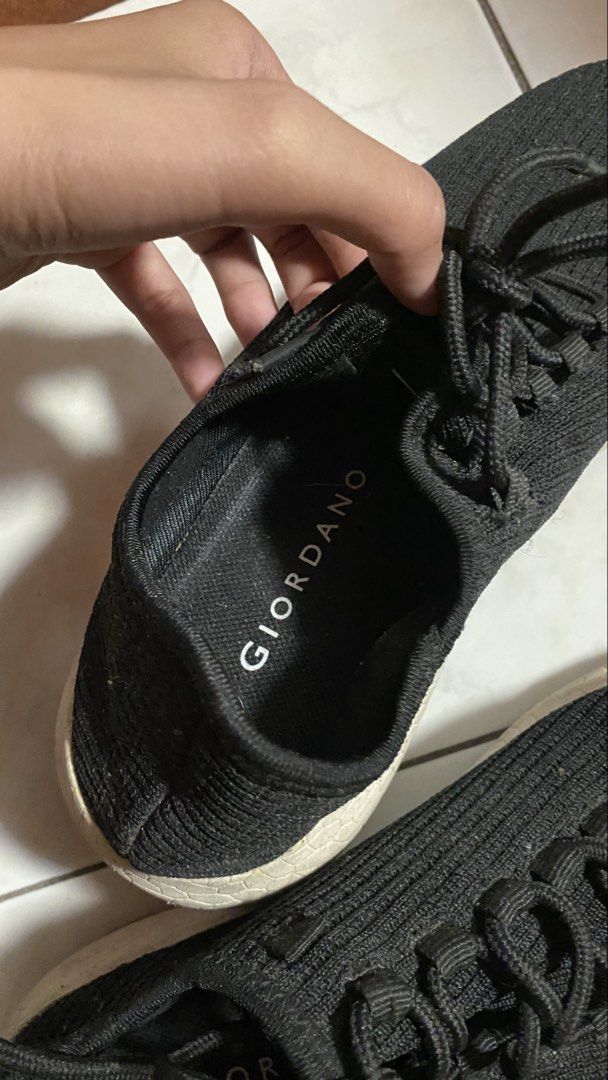 Giordano Black Knit Sneakers Size 41 (Category: Sneakers) located in Imus. Submitted by soleilnandou (Listing ID 1461651089, Image 3). Description: - Giordano black knit sneakers - Lace-up style - Comfortable for everyday wear - Size 41 - Soles show some signs of use (please check photos for details) RFS: tambak nalang kaya medyo madumi .