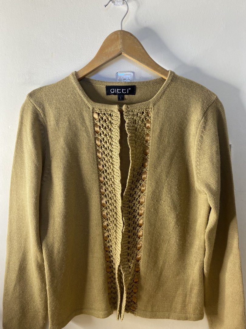 Gitti knit blazer M a27 (Category: Coats, Jackets and Outerwear) located in Baguio. Submitted by buyforless_2600 (Listing ID 1461796925, Image 3). Description: .