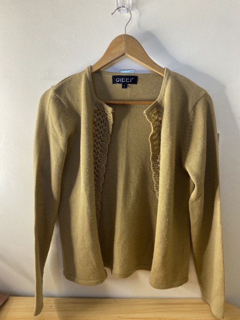 Gitti knit blazer M a27 (Category: Coats, Jackets and Outerwear) located in Baguio. Submitted by buyforless_2600 (Listing ID 1461796925, Image 1). Description: .