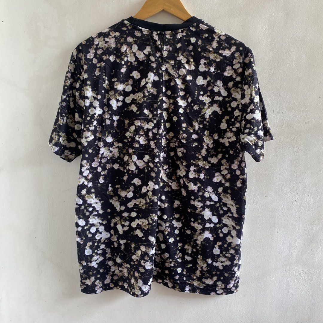 Givenchy Floral Shirt (Category: Tshirts & Polo Shirts ) located in Davao. Submitted by bangers01 (Listing ID 1461730085, Image 2). Description: .