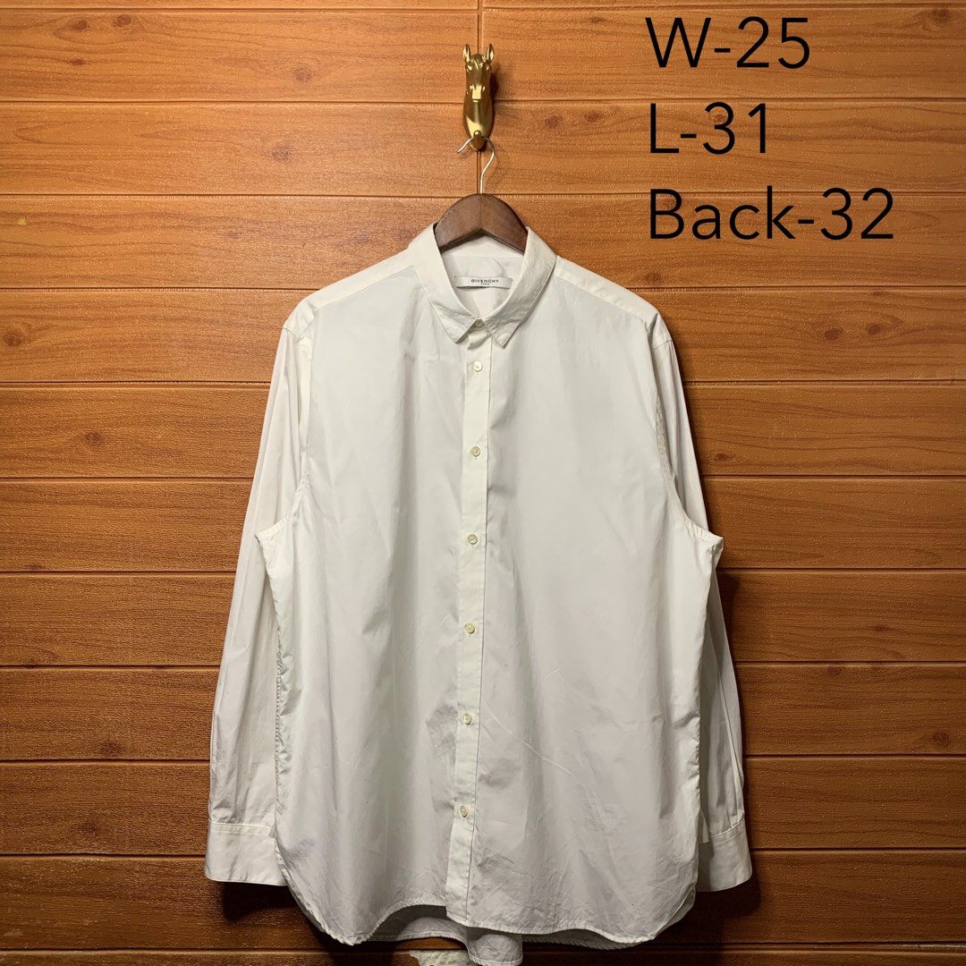 Givenchy Paris Homme Podium Oversized Button down (Category: Formal Shirts) located in Quezon City. Submitted by donklasiko (Listing ID 1461567807, Image 3). Description: Condition: 9.5+/10 Pristine condition Issue: non Refer to the dimension 🤗 PM FOR MORE DETAILS NO RETURN, NO EXCHANGE & NO REFUND! ✅I ALSO ACCEPT TRADE/SWAP TO ANYTHING JUST DROP YOUR OFFER Please manage your expectations, this is a secondhand item. What you see is what you get 