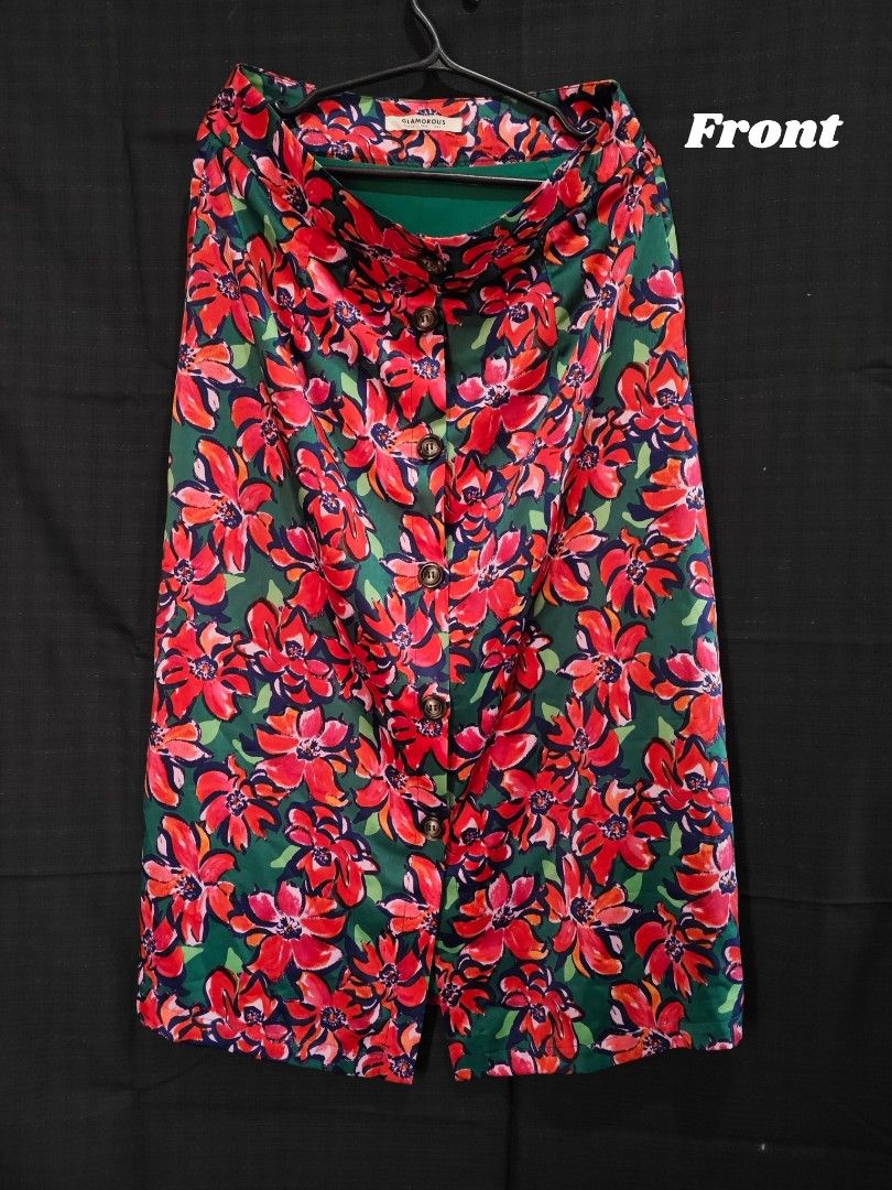 Glamorous Floral Button Front Midi Skirt (Category: Skirts) located in Manila. Submitted by janes__closet (Listing ID 1461688877, Image 2). Description: Brand: Glamorous Size: Small.