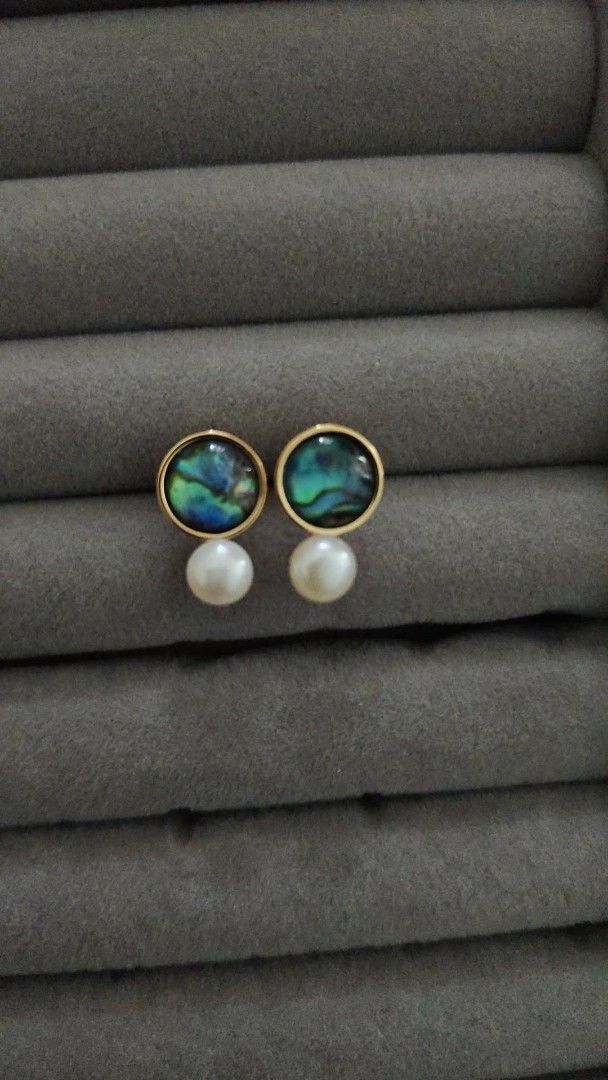 Gold Tone Abalone Shell and Pearl Drop Earrings (Category: Earrings) located in Manila. Submitted by ma.titania (Listing ID 1461566112, Image 1). Description: - Elegant 14K gold plated earrings - Stunning abalone shell tops with vibrant blue and green iridescence - South sea pearl drops - Lightweight and comfortable for everyday wear - A beautiful addition to any jewelry collection.