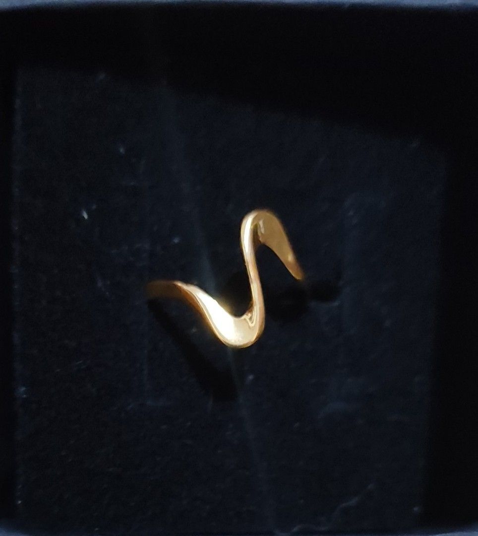 Gold Wavy Ring (Category: Rings) located in Caloocan City. Submitted by latrinaavi (Listing ID 1461739390, Image 3). Description: - Simple gold ring - Features a wavy design - Estimated size 6-7 (check measurements if needed) - Ideal for everyday wear or stacking - Comes with a nice ring box.