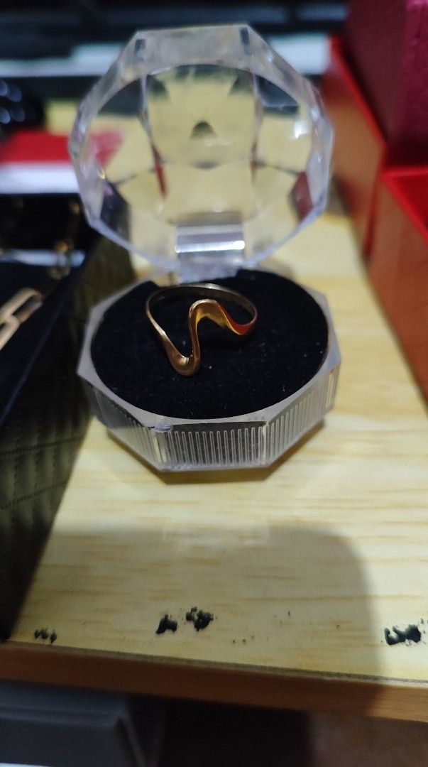 Gold Wavy Ring (Category: Rings) located in Caloocan City. Submitted by latrinaavi (Listing ID 1461739390, Image 1). Description: - Simple gold ring - Features a wavy design - Estimated size 6-7 (check measurements if needed) - Ideal for everyday wear or stacking - Comes with a nice ring box.