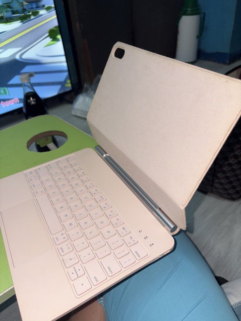 Goojodoq wireless keyboard for ipad 10th gen (Category: Cases & Sleeves) located in Manila. Submitted by marianneve30294 (Listing ID 1461648494, Image 2). Description: - Goojodoq wireless keyboard - Designed for iPad 10th gen - Stylish pink color - Includes protective case that functions as a stand - super tagal ma-lowbat.