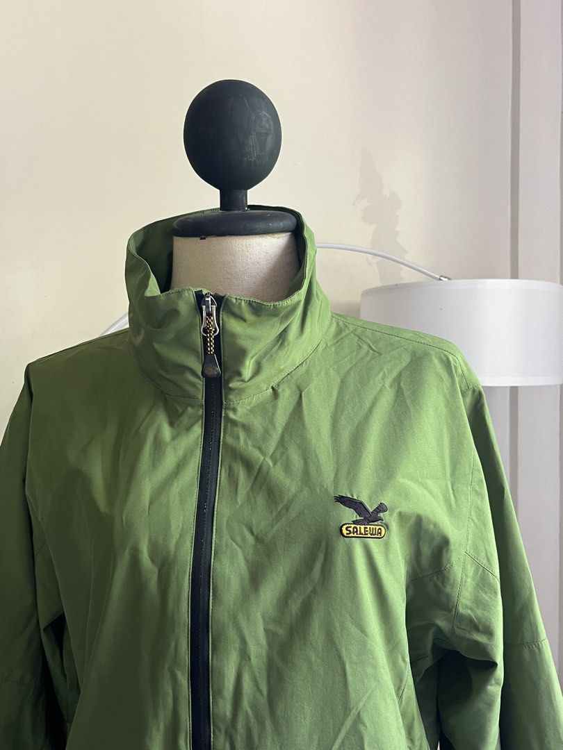 gore-tex windbreaker jacket (Category: Coats, Jackets and Outerwear) located in Gasan. Submitted by sellcouth (Listing ID 1461626370, Image 3). Description: m-l.