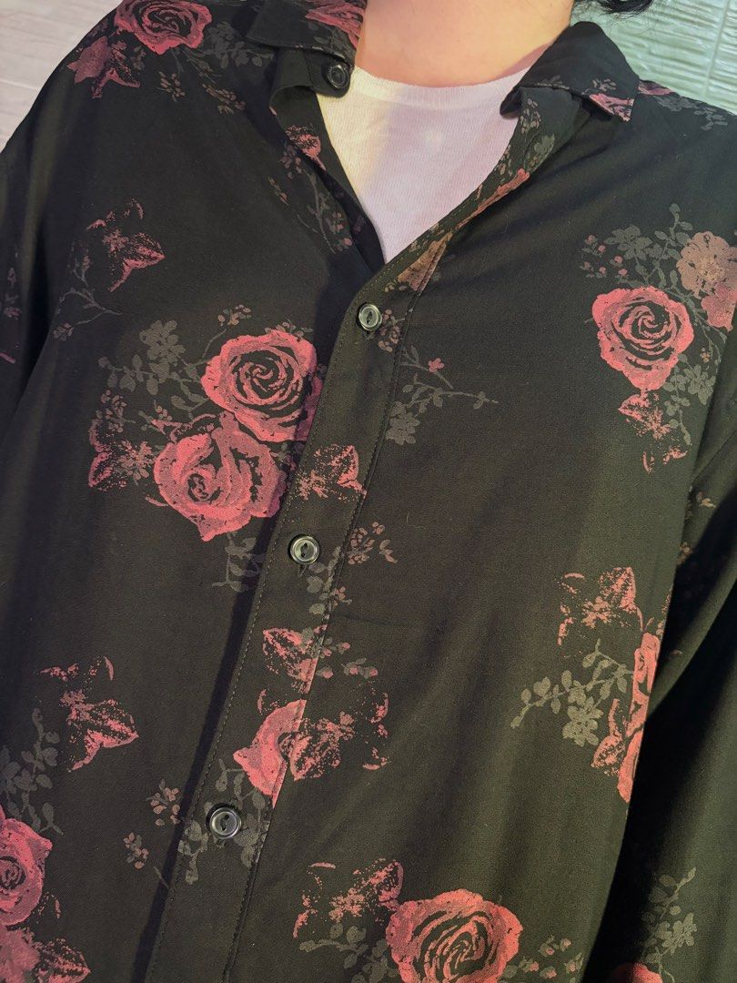 Gothic Black & Red Roses H&M Buttondown (Category: Formal Shirts) located in Quezon City. Submitted by theiiclothing (Listing ID 1461704437, Image 2). Description: Gothic Black & Red Roses H&M Buttondown Size Medium (width: 22 inches x length: 29.5 inches) 500PHP ONLY! DM us for reservations or further inquiries. For sure buyers, comment “mine” on this pic Stay blessed to be dressed! 🙏.