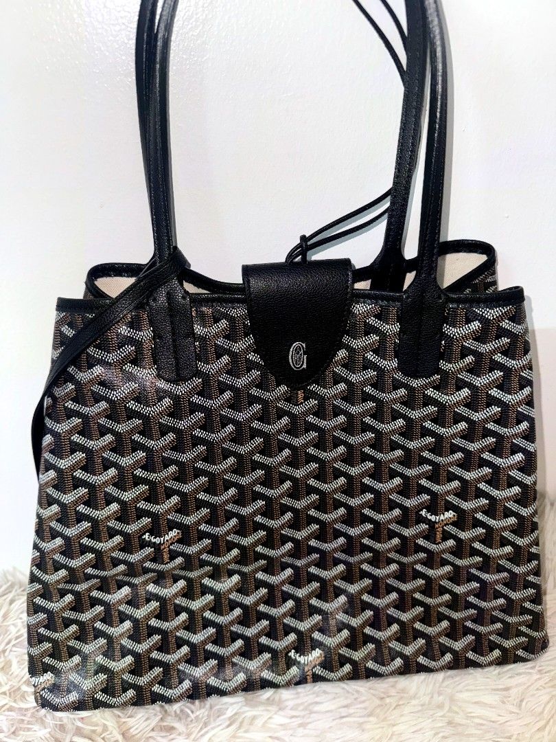 Goyard Saint Louise (Category: Tote Bags) located in Caloocan City. Submitted by mylove326 (Listing ID 1461609198, Image 3). Description: Goyard Saint Louise like new condition ginamit lang nung nagtravel abroad.. Box, dust bag, care card. May pouch din yan.. Vip Quality.. .