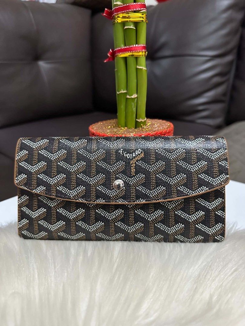 Goyard Wallet (Category: Luxury Bags & Wallets) located in Mandaue City. Submitted by ludz_0246 (Listing ID 1457040145, Image 1). Description: Dustbag Box Coded Gold Hardware Actual Photo .