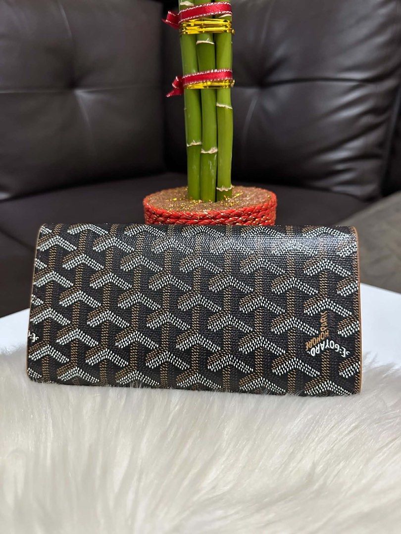 Goyard Wallet (Category: Luxury Bags & Wallets) located in Mandaue City. Submitted by ludz_0246 (Listing ID 1457040145, Image 2). Description: Dustbag Box Coded Gold Hardware Actual Photo .