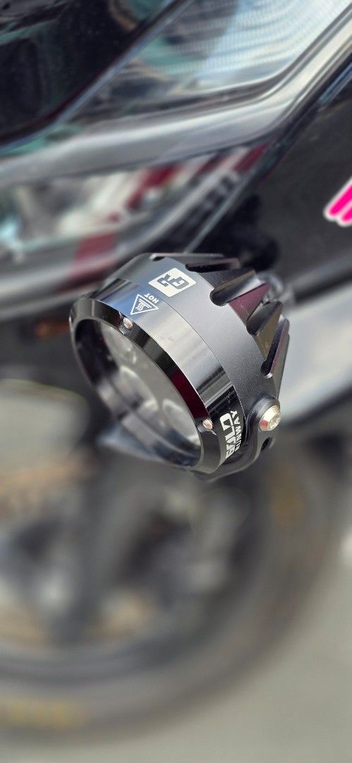 GR 50x Combo (Category: Other Motorcycles Parts and Accessories) located in Makati City. Submitted by iamnicoboi (Listing ID 1461581542, Image 1). Description: Sagot ko na baklas For sale Gold runway 50x combo Test to sawa No issue ( may dent lang na maliit) With box pa Rfs: hindi nagagamit kasi masyadong malakas 🤣 Meetup: guadalupe makati Thanks admin - Gold Runway auxiliary lights for motorcycles - Bright and stylish design - Includes separate