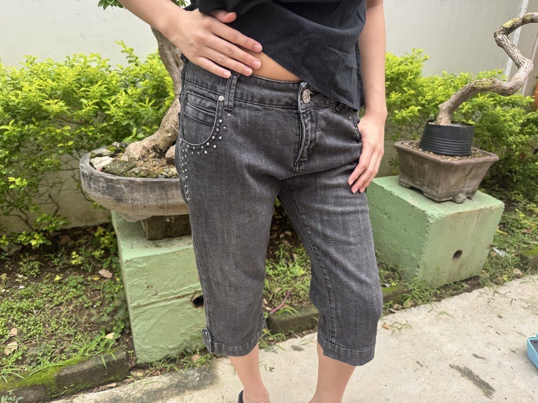 Grey Studded Capri Jeans with Embellished Pockets (Category: Jeans) located in Pasig City. Submitted by raeraesold333 (Listing ID 1461587052, Image 1). Description: - Grey denim capri jeans - Studded detail on front pockets - Embroidered design on back pockets - Cropped length (below the knee) - Ideal for casual wear - Easy to style.