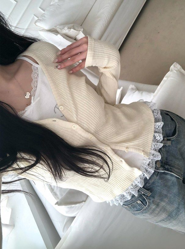 GRL Super Soft Ribbed V-neck Cardigan (Category: Coats, Jackets and Outerwear) located in Davao. Submitted by yannrussel00 (Listing ID 1461707515, Image 1). Description: Size Small on tag Dimes W13.5 x L19 laid flat Condition 10/10 Like new Ganda nito. Soft din masyado yung tela and stretchable. No issue First pic like when worn purposes only. Wala akong makita na same item. ₱400.