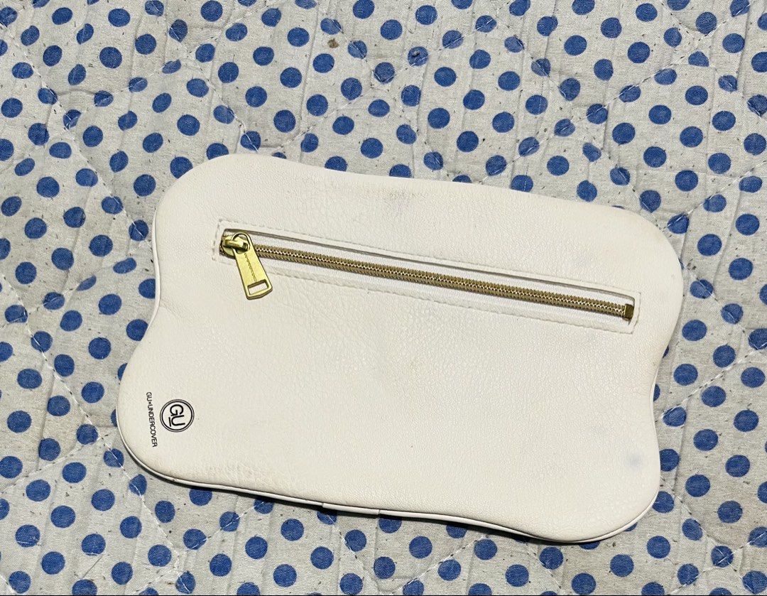 GU × UNDERCOVER Disney Snow White Witch Pouch (Category: Purses & Pouches) located in Navotas City. Submitted by y2kikaystuff (Listing ID 1461768332, Image 2). Description: GU × UNDERCOVER Disney Snow White Witch Pouch No issue Not ukay Personal item from Japan Can pass as new Used twice From 450 down to 300 only Pm me.