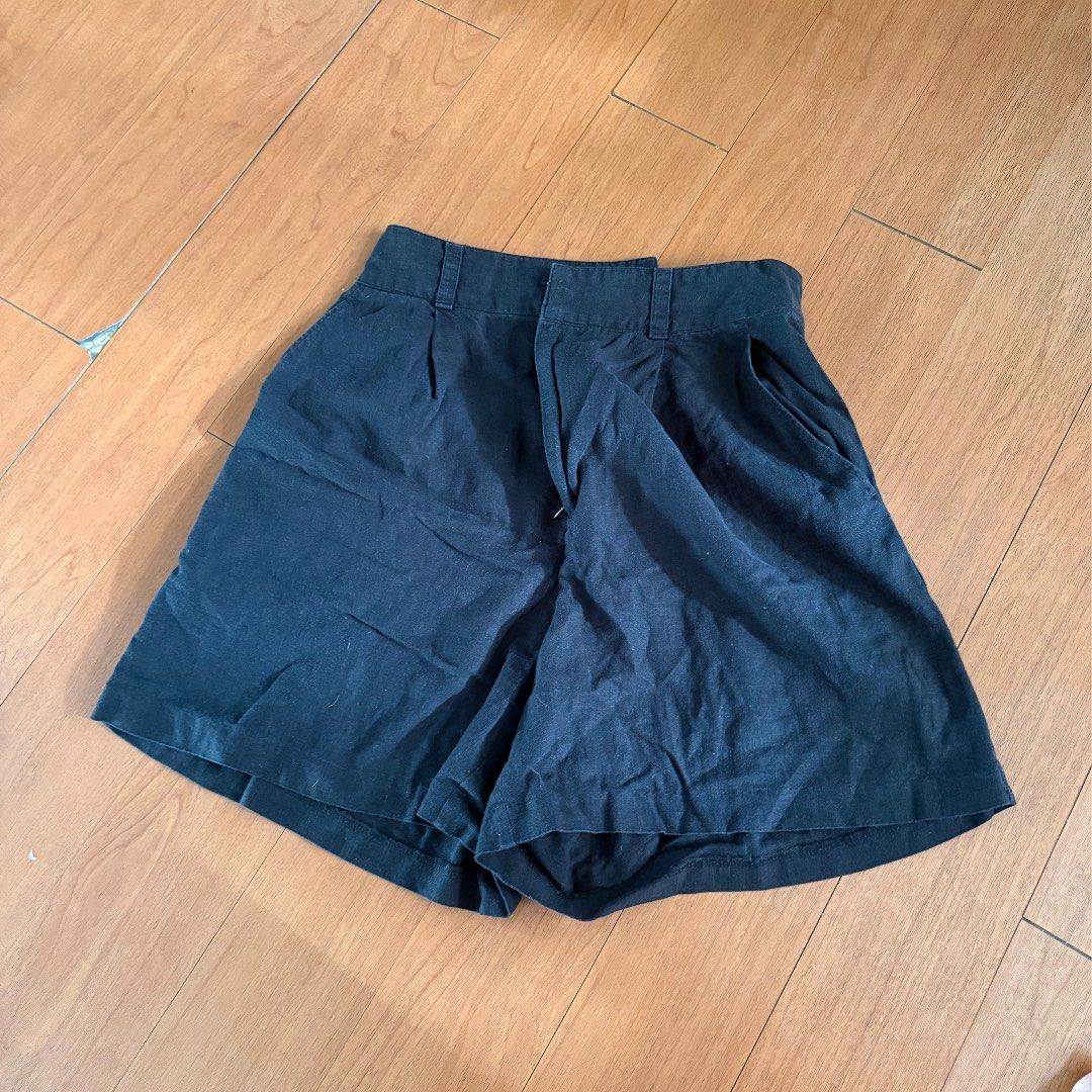 GU Black High-Waisted Shorts (Category: Shorts) located in Paranaque City. Submitted by prelovedbyelise_ (Listing ID 1461563877, Image 1). Description: - GU Black High-Waisted Shorts - Comfortable Cotton-Polyester Blend - Versatile for Everyday Wear - Easy to Pair with Various Tops.