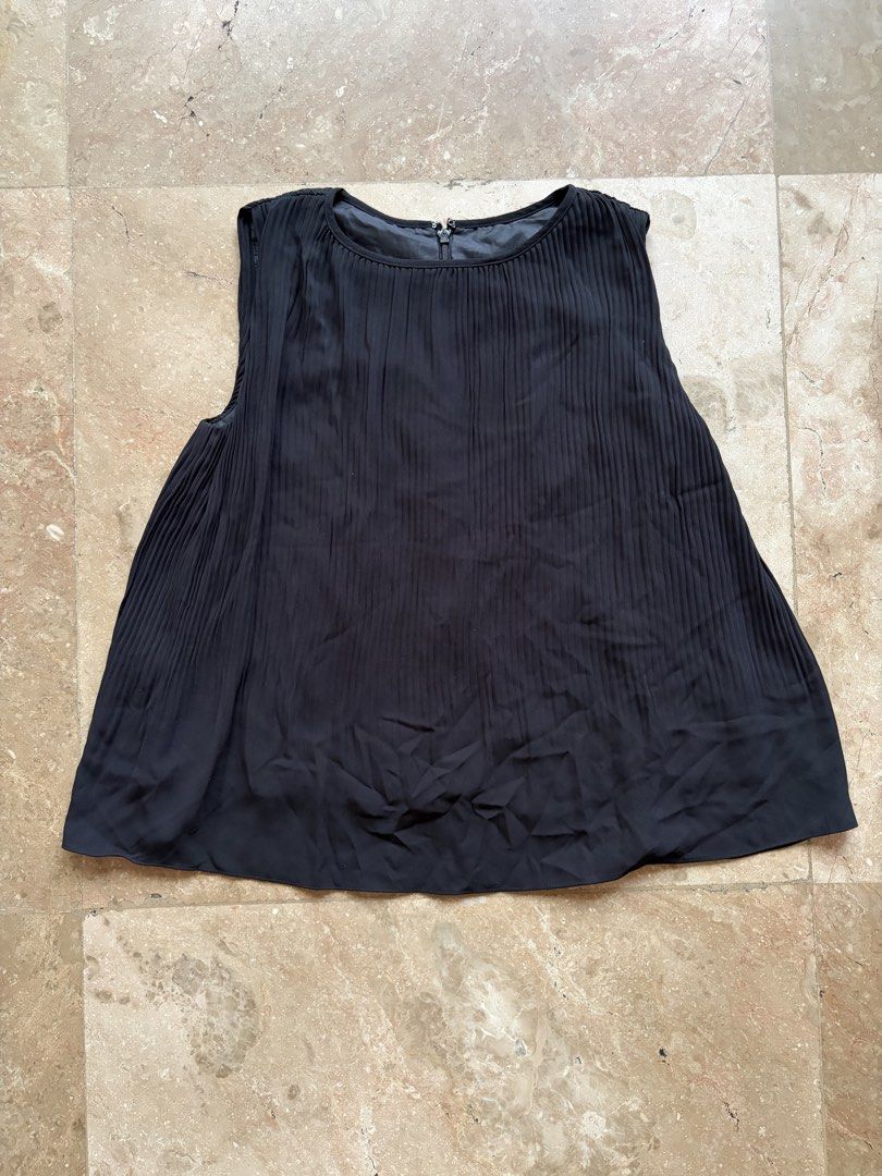 GU Black Pleated Sleeveless Top (Category: Others Tops) located in Quezon City. Submitted by tidyup.lara (Listing ID 1461569005, Image 1). Description: Size S Shoulder 14” Bust 32” Length 24” Condition 8/10: used but in good condition .