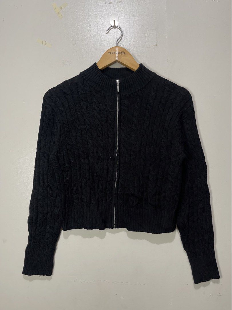 GU by Uniqlo Cable Full-Zip Sweater (Category: Coats, Jackets and Outerwear) located in Davao. Submitted by yannrussel00 (Listing ID 1461712038, Image 3). Description: Size Medium on tag Dimes W17 x L19 laid flat Condition 10/10 like new No issue .