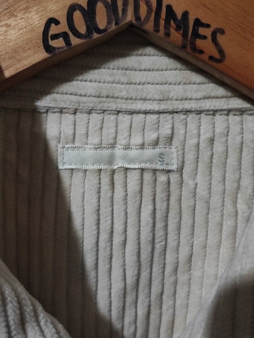GU CORDUROY JACKET (Category: Coats, Jackets and Outerwear) located in Iloilo. Submitted by gooddimes (Listing ID 1461701582, Image 3). Description: GU Corduroy Jacket Authentic Cream color With 6 pockets Size on tag: Small Dimes: 20Wx28L Issue/s: None Color rate: 10/10 Like new condition ₱750 Reminders: - All items are thrifted, please manage your expectations - Color may vary due to lighting - Please wash before using the item - Due to differen