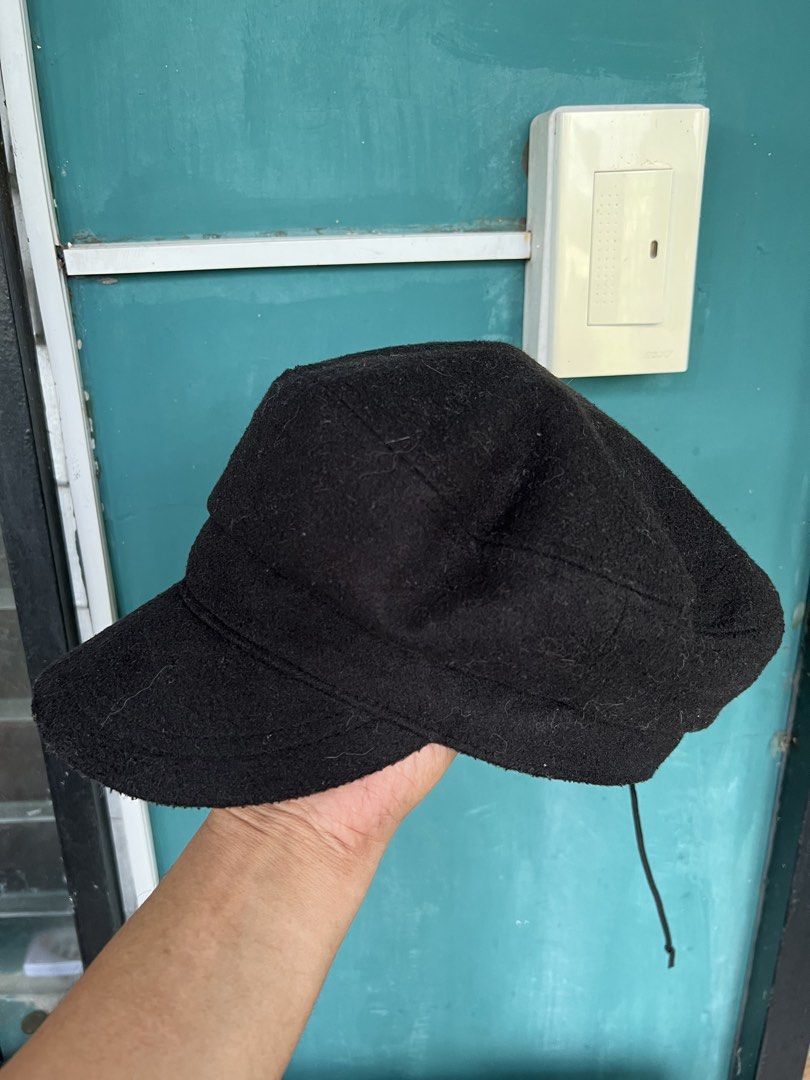 GU Japan Beret cap (Category: Caps & Hats) located in Cavite. Submitted by slumbermanila (Listing ID 1461570577, Image 1). Description: GU Beret cap in good condition .