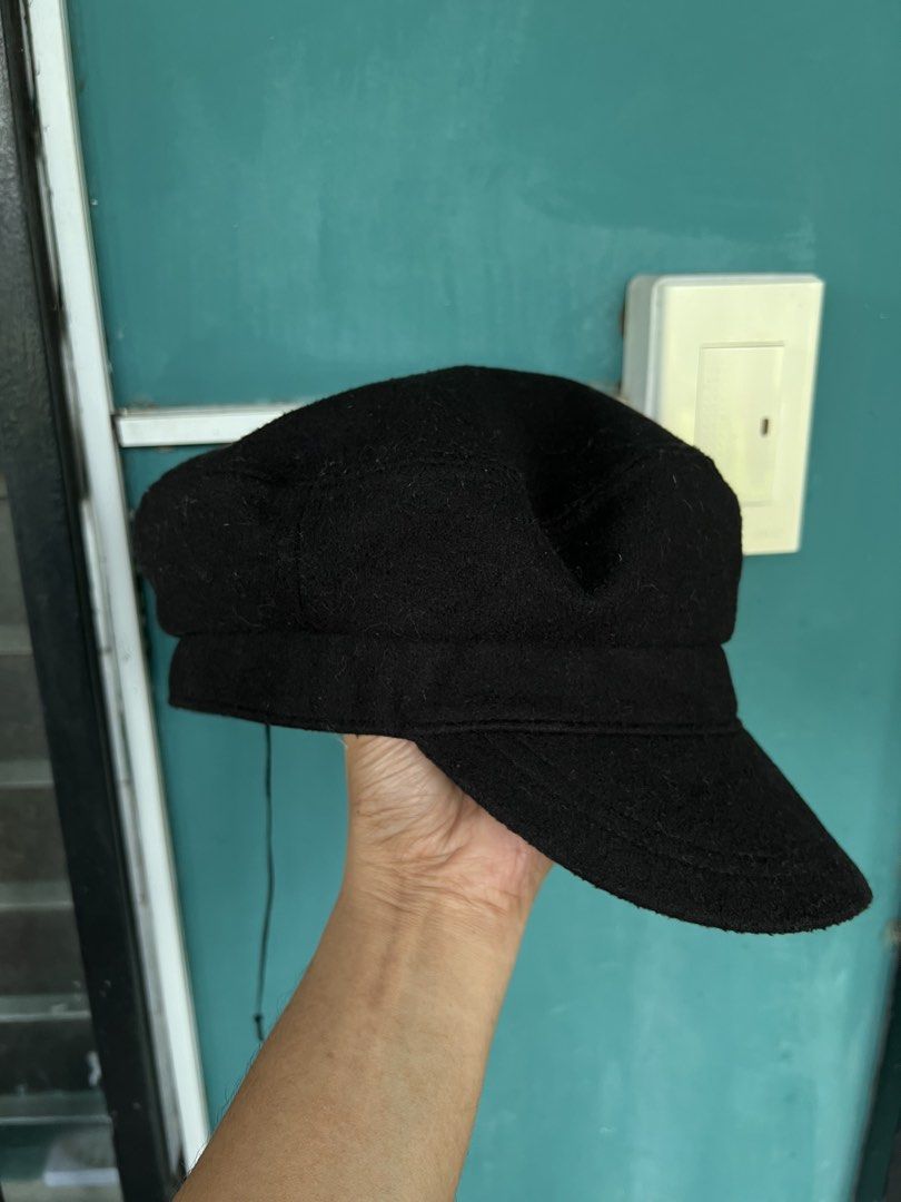 GU Japan Beret cap (Category: Caps & Hats) located in Cavite. Submitted by slumbermanila (Listing ID 1461570577, Image 3). Description: GU Beret cap in good condition .