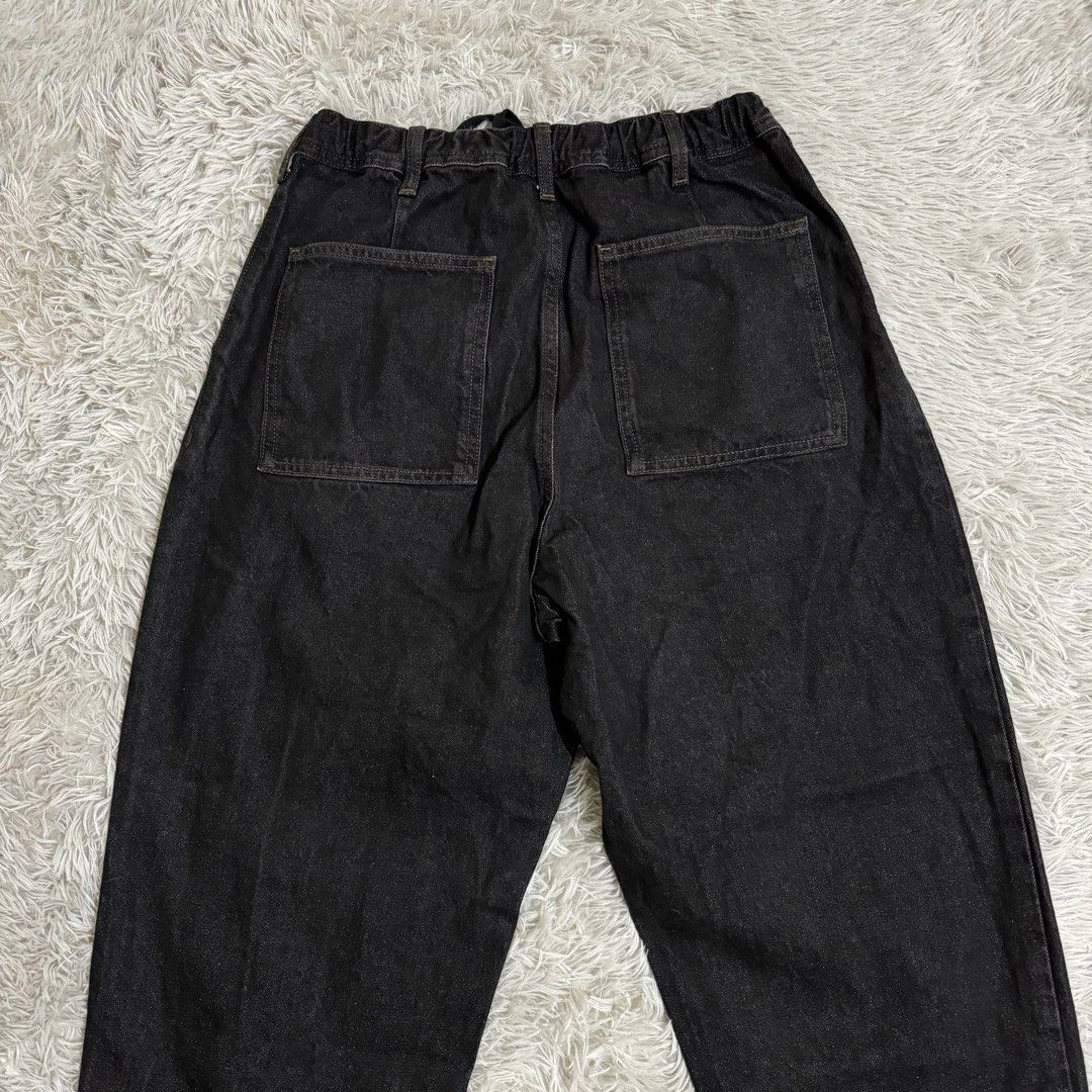 GU MEN’S CARROT JEANS (Category: Jeans) located in Manila. Submitted by thrifthing_121102 (Listing ID 1461743691, Image 3). Description: GU MEN’S CARROT JEANS •SIZE SMALL •WAIST - 28-30” •LENGTH - 38” •HEM - 7.5” •EXCELLENT CONDITION •NO ISSUES ₱699 + SF ✅All items are in excellent to new condition. ✅Color may vary due to lighting. 📦J&T Express or Lalamove Shipping. 💸Gcash Payment. 📍Moonwalk, Paranaque City.