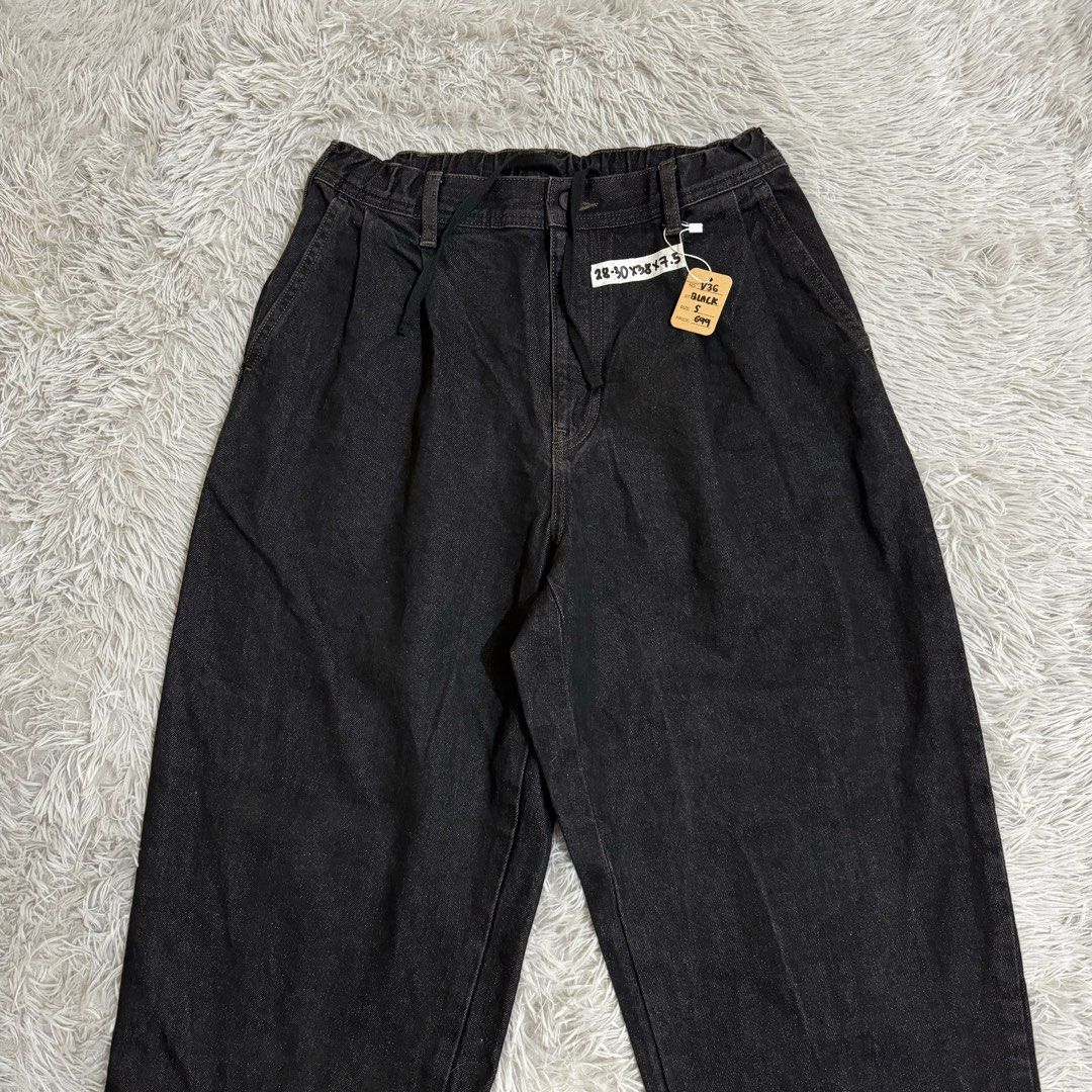 GU MEN’S CARROT JEANS (Category: Jeans) located in Manila. Submitted by thrifthing_121102 (Listing ID 1461743691, Image 2). Description: GU MEN’S CARROT JEANS •SIZE SMALL •WAIST - 28-30” •LENGTH - 38” •HEM - 7.5” •EXCELLENT CONDITION •NO ISSUES ₱699 + SF ✅All items are in excellent to new condition. ✅Color may vary due to lighting. 📦J&T Express or Lalamove Shipping. 💸Gcash Payment. 📍Moonwalk, Paranaque City.