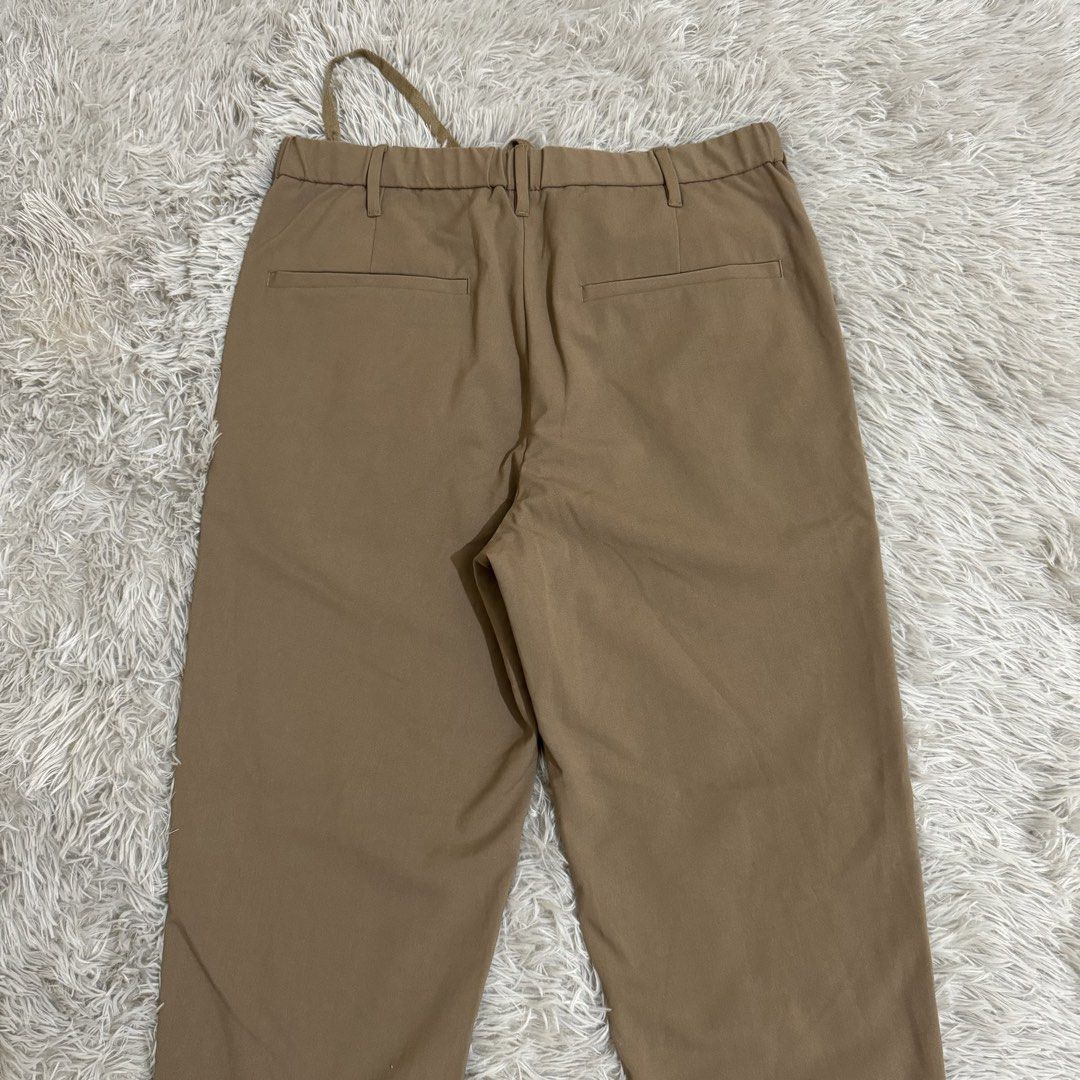 GU MEN’S EASY ANKLE PANTS (Category: Trousers) located in Manila. Submitted by thrifthing_121102 (Listing ID 1461745230, Image 3). Description: GU MEN’S EASY ANKLE PANTS •SIZE SMALL •WAIST - 29-30” •LENGTH - 35” •HEM - 6.5” •EXCELLENT CONDITION •NO ISSUES ₱599 + SF ✅All items are in excellent to new condition. ✅Color may vary due to lighting. 📦J&T Express or Lalamove Shipping. 💸Gcash Payment. 📍Moonwalk, Paranaque City.