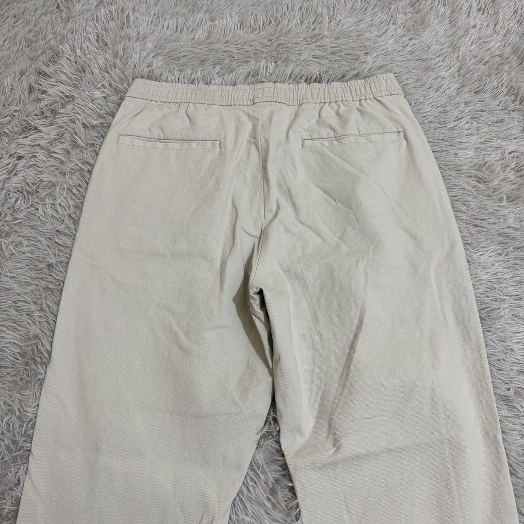 GU MEN’S EASY RELAXED ANKLE PANTS (Category: Trousers) located in Manila. Submitted by thrifthing_121102 (Listing ID 1461745850, Image 3). Description: GU MEN’S EASY RELAXED ANKLE PANTS •SIZE LARGE •WAIST - 32-36” •LENGTH - 36” •HEM - 6.5” •EXCELLENT CONDITION •NO ISSUES ₱599 + SF ✅All items are in excellent to new condition. ✅Color may vary due to lighting. 📦J&T Express or Lalamove Shipping. 💸Gcash Payment. 📍Moonwalk, Paranaque City.