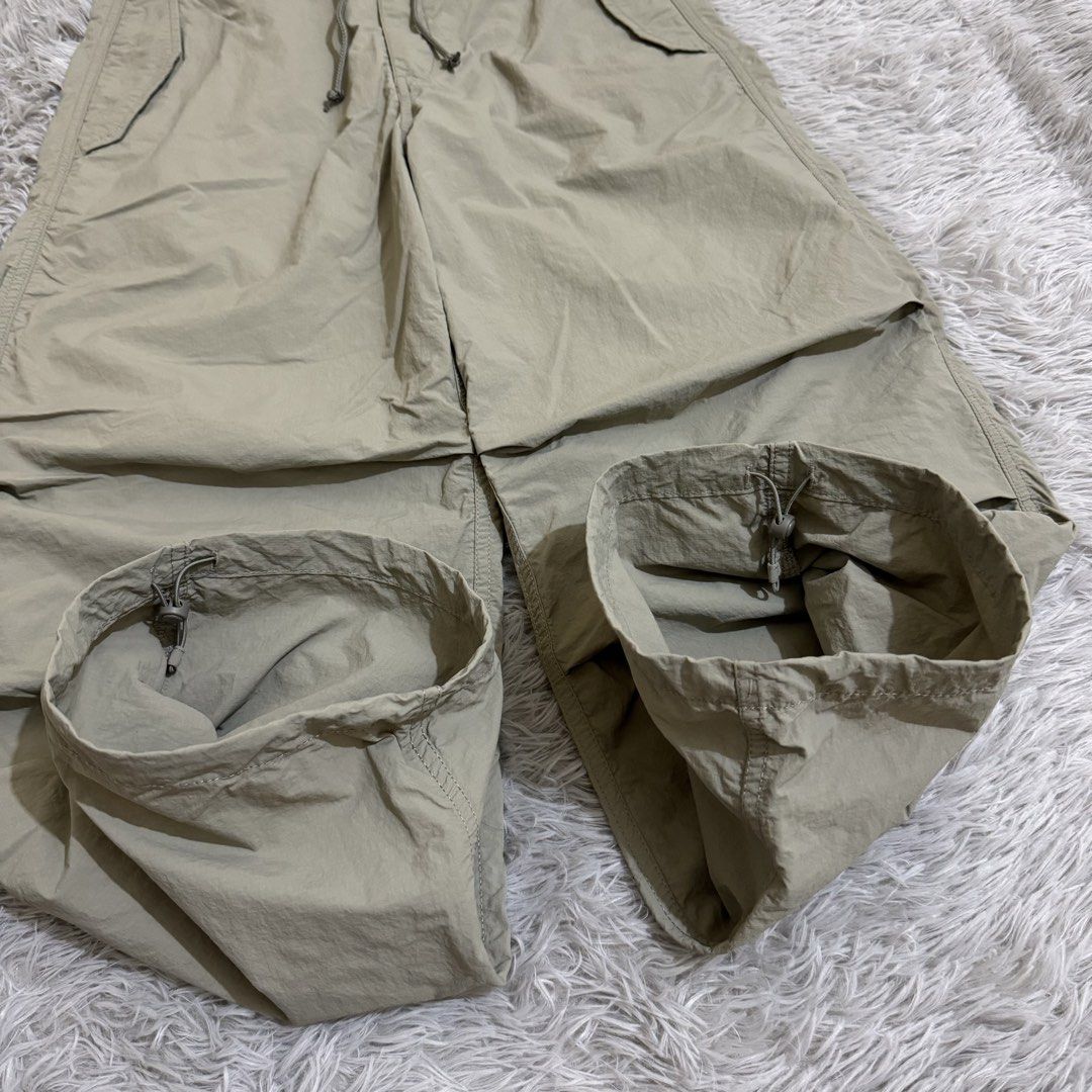 GU MEN’S NYLON PARACHUTE PANTS (Category: Trousers) located in Manila. Submitted by thrifthing_121102 (Listing ID 1461753925, Image 2). Description: GU MEN’S NYLON PARACHUTE PANTS •SIZE SMALL •WAIST - 29-30” •LENGTH - 39” •HEM - 10” •EXCELLENT CONDITION •NO ISSUES ₱599 + SF ✅All items are in excellent to new condition. ✅Color may vary due to lighting. 📦J&T Express or Lalamove Shipping. 💸Gcash Payment. 📍Moonwalk, Paranaque City.