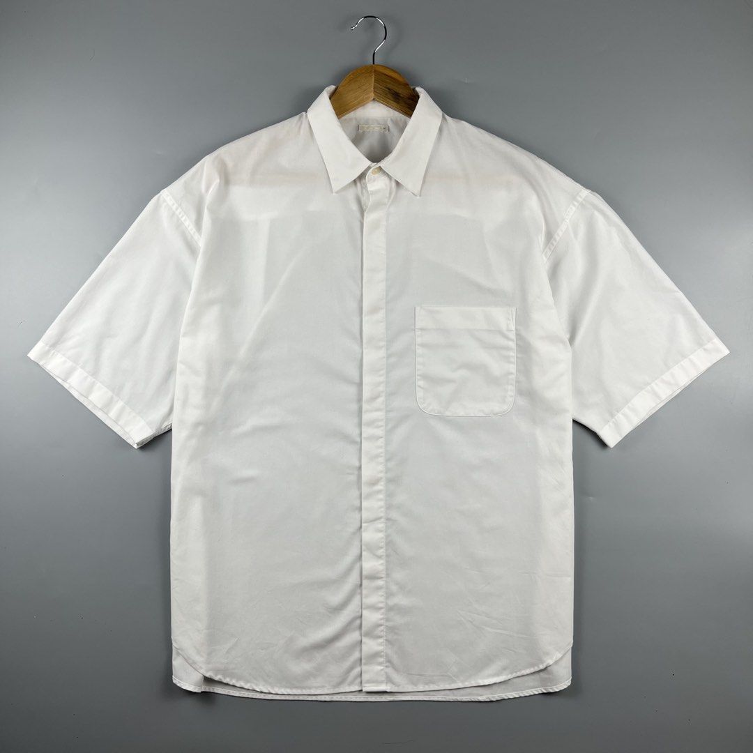 GU Oversized Polo (Category: Activewear) located in Los Banos. Submitted by 4030.archives. (Listing ID 1461770750, Image 1). Description: GU Oversized Polo 700 Pesos Medium Length : 28-29 inches Width : 24 inches Excellent Condition.